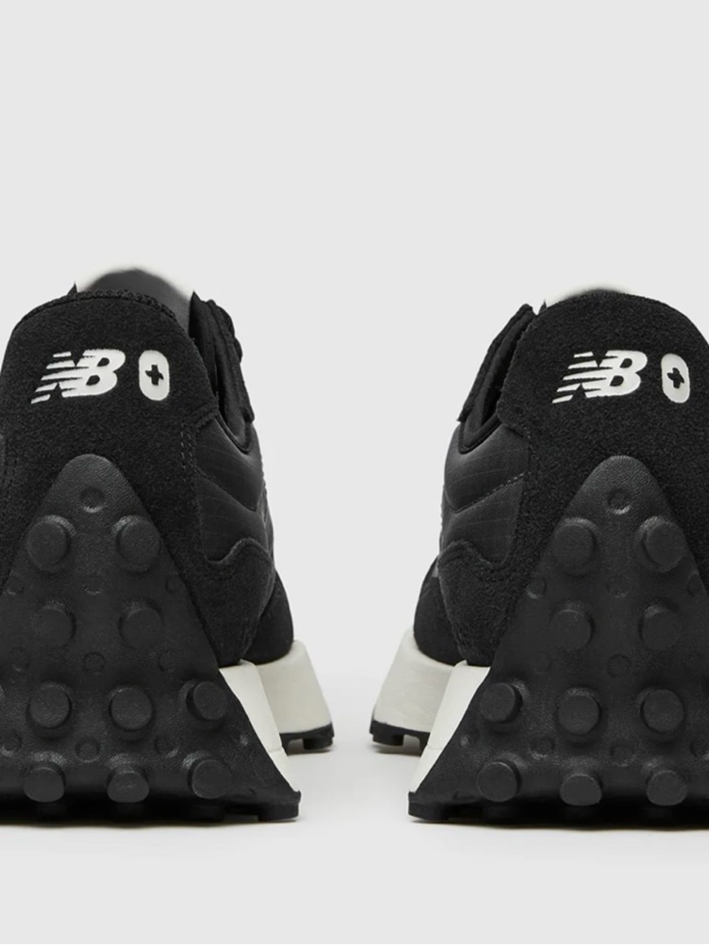 Figs New Balance 327-Black /White -8.5 Worn a few times -like new. No box. - Picture 4 of 16